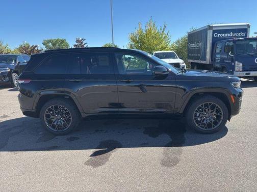 2025 Jeep Grand Cherokee Summit