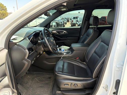 Summit White 2023 Chevrolet Traverse Premier