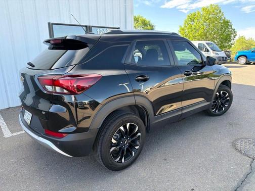 Mosaic Black Metallic 2022 Chevrolet Trailblazer LT