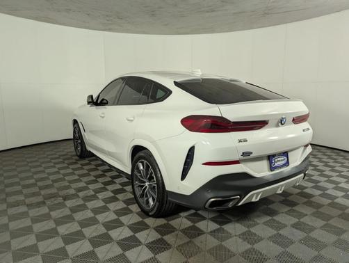 2022 BMW X6 M50i