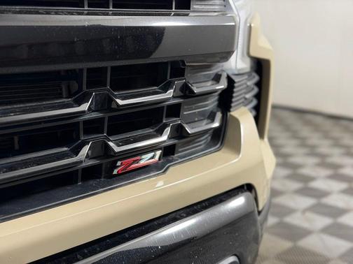 Sand Dune Metallic 2023 Chevrolet Silverado 1500 LT Trail Boss