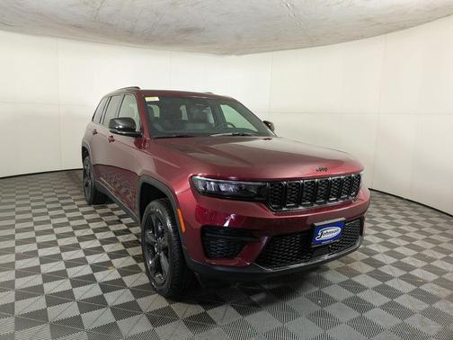 2025 Jeep Grand Cherokee Laredo