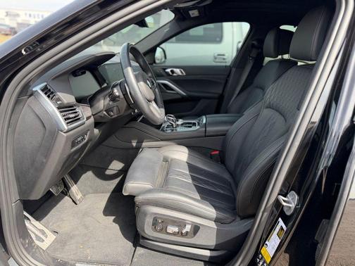 Black Sapphire Metallic 2023 BMW X6 M50i