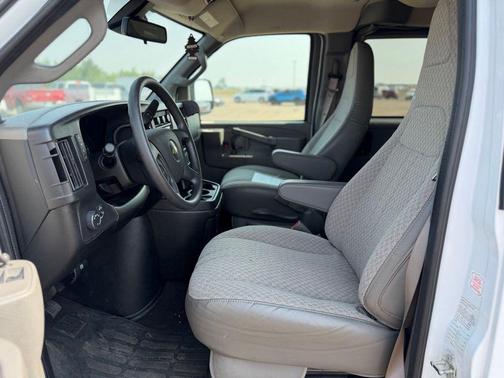 Summit White 2025 Chevrolet Express 3500 LT