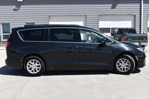 2022 Chrysler Pacifica Touring-L