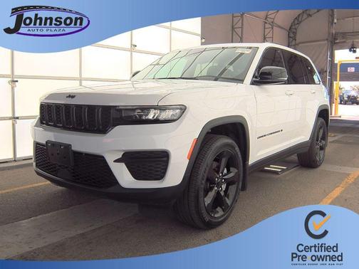 Bright White Clearcoat 2024 Jeep Grand Cherokee Laredo