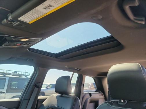 Bright White Clearcoat 2024 Jeep Grand Cherokee Laredo