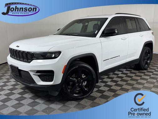 Bright White Clearcoat 2024 Jeep Grand Cherokee Laredo