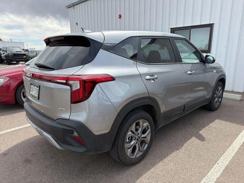 Steel Gray 2024 Kia Seltos LX