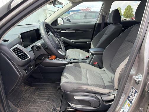 Steel Gray 2024 Kia Seltos LX