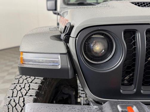 Sting Gray Clearcoat 2022 Jeep Gladiator Mojave