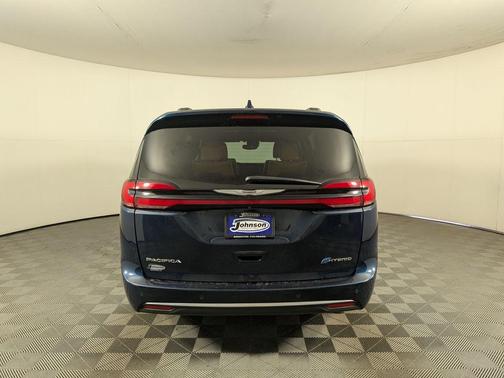 2022 Chrysler Pacifica Hybrid Pinnacle