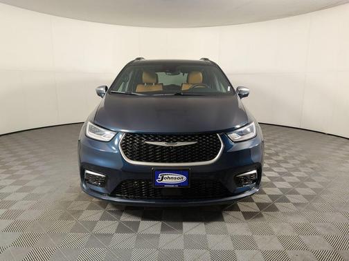 2022 Chrysler Pacifica Hybrid Pinnacle