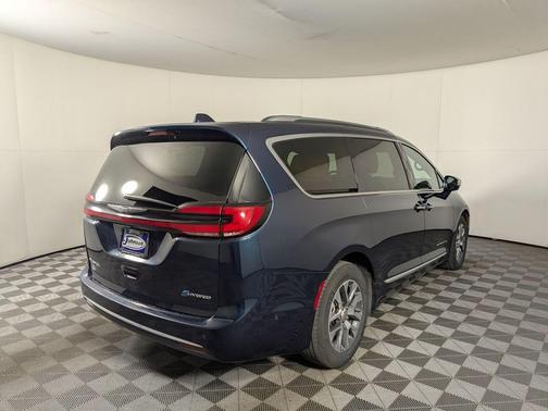 2022 Chrysler Pacifica Hybrid Pinnacle