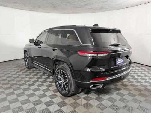2023 Jeep Grand Cherokee Summit