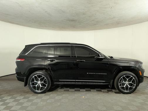 2023 Jeep Grand Cherokee Summit