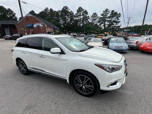 White 2017 INFINITI QX60 Base