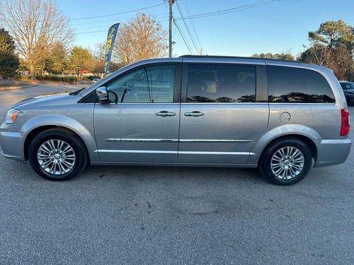 2016 Chrysler Town & Country Touring-L