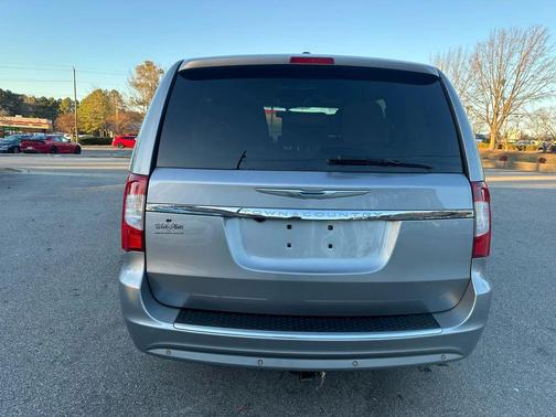2016 Chrysler Town & Country Touring-L
