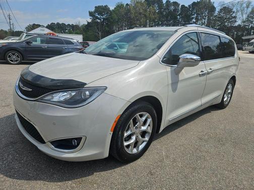 Tusk White 2017 Chrysler Pacifica Limited