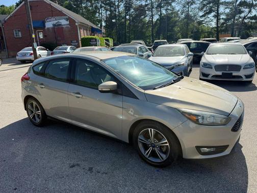 Gold 2016 Ford Focus SE