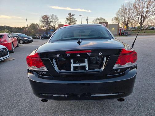 2010 Volvo C70 T5 Convertible 2D