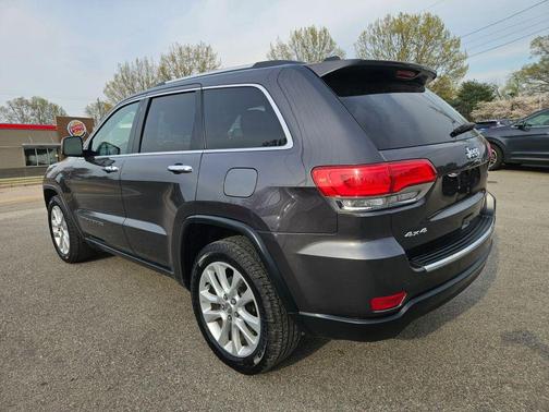 Granite Crystal Metallic Clearcoat 2017 Jeep Grand Cherokee Limited