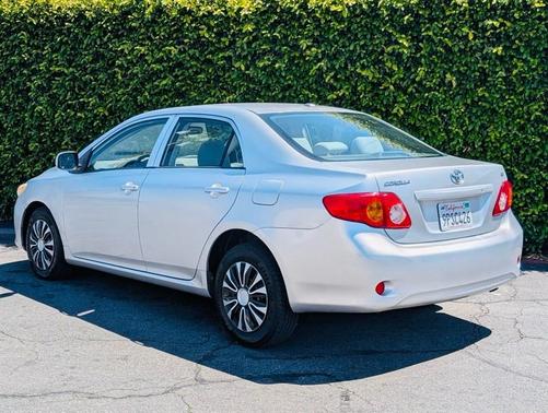 Classic Silver Metallic 2009 Toyota Corolla LE