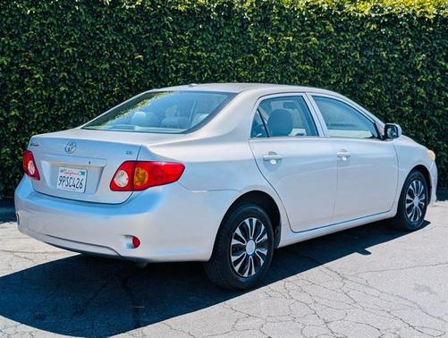 Classic Silver Metallic 2009 Toyota Corolla LE