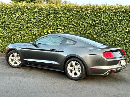 2015 Ford Mustang V6