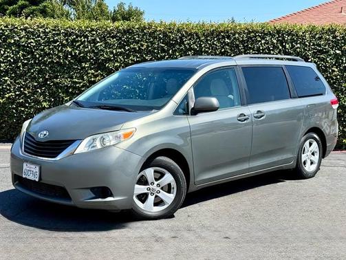2012 Toyota Sienna LE