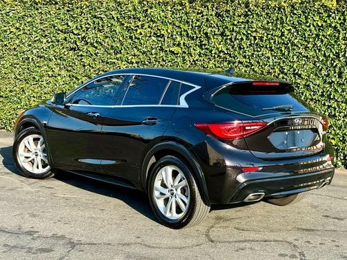 2017 INFINITI QX30 Base