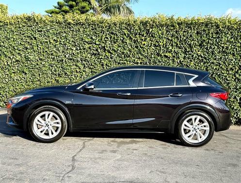 2017 INFINITI QX30 Base