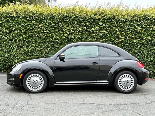 Black Uni 2015 Volkswagen Beetle 1.8T