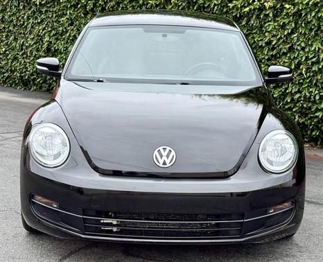 Black Uni 2015 Volkswagen Beetle 1.8T