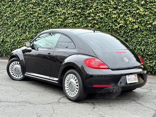 Black Uni 2015 Volkswagen Beetle 1.8T
