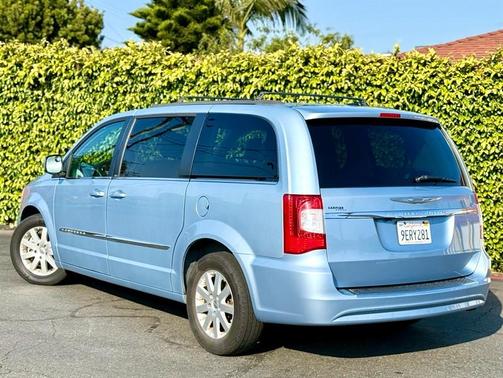 2013 Chrysler Town & Country Touring