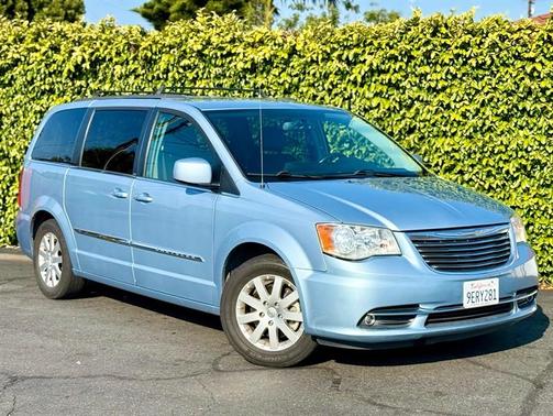 2013 Chrysler Town & Country Touring