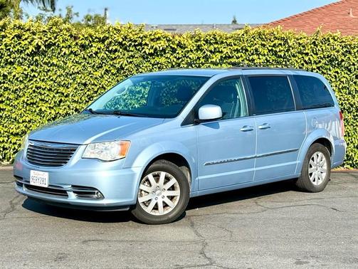 2013 Chrysler Town & Country Touring