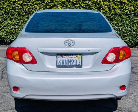 Classic Silver Metallic 2009 Toyota Corolla LE