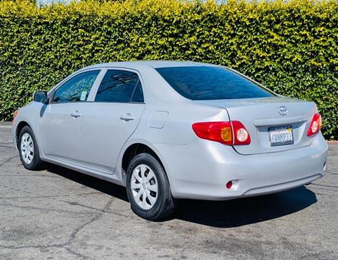 Classic Silver Metallic 2009 Toyota Corolla LE