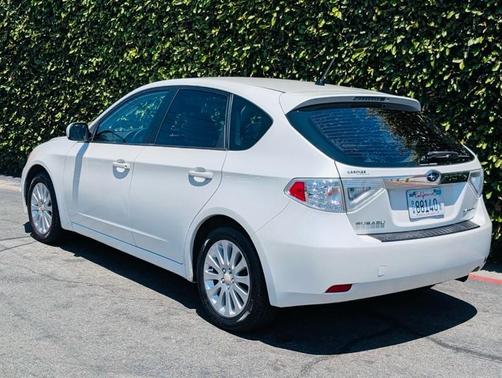 White 2009 Subaru Impreza 2.5i