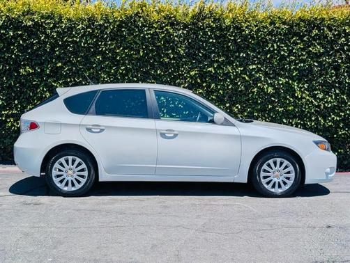 White 2009 Subaru Impreza 2.5i