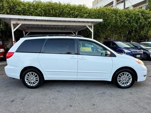 2009 Toyota Sienna LE