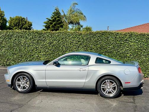 2011 Ford Mustang V6