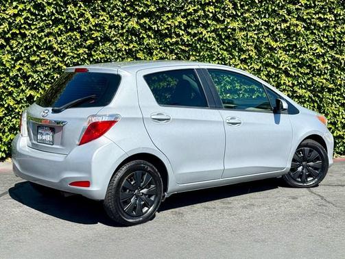 Classic Silver Metallic 2014 Toyota Yaris LE