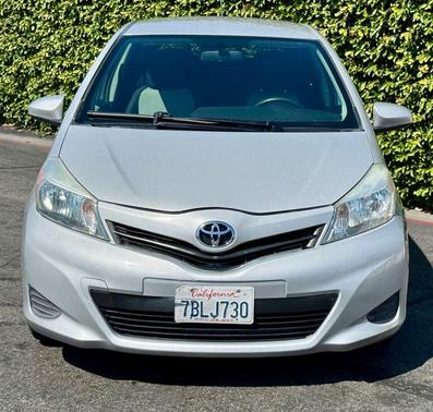 Classic Silver Metallic 2014 Toyota Yaris LE
