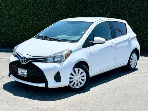 Classic Silver Metallic 2017 Toyota Yaris L