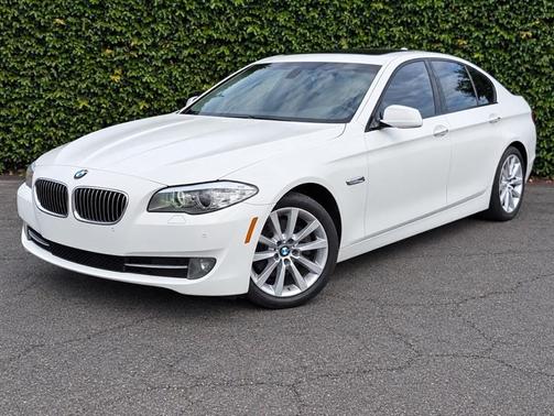 Alpine White 2011 BMW 528 i