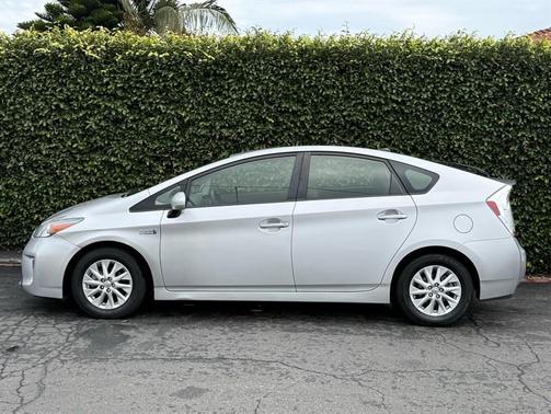 2014 Toyota Prius Plug-in PLUG-IN